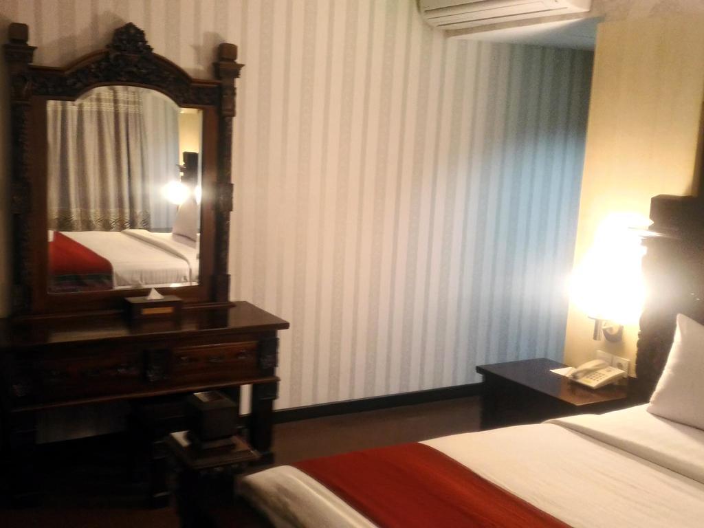 Hotel Grand Puri Saron Jogyakarta Zewnętrze zdjęcie