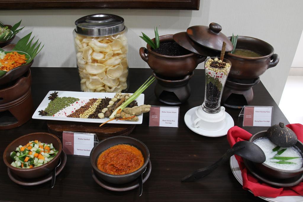 Hotel Grand Puri Saron Jogyakarta Zewnętrze zdjęcie